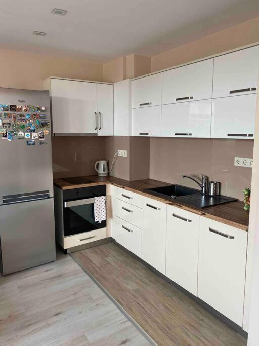 Sunny Spacious Apartment In A Great Location Kazanlŭk Eksteriør billede