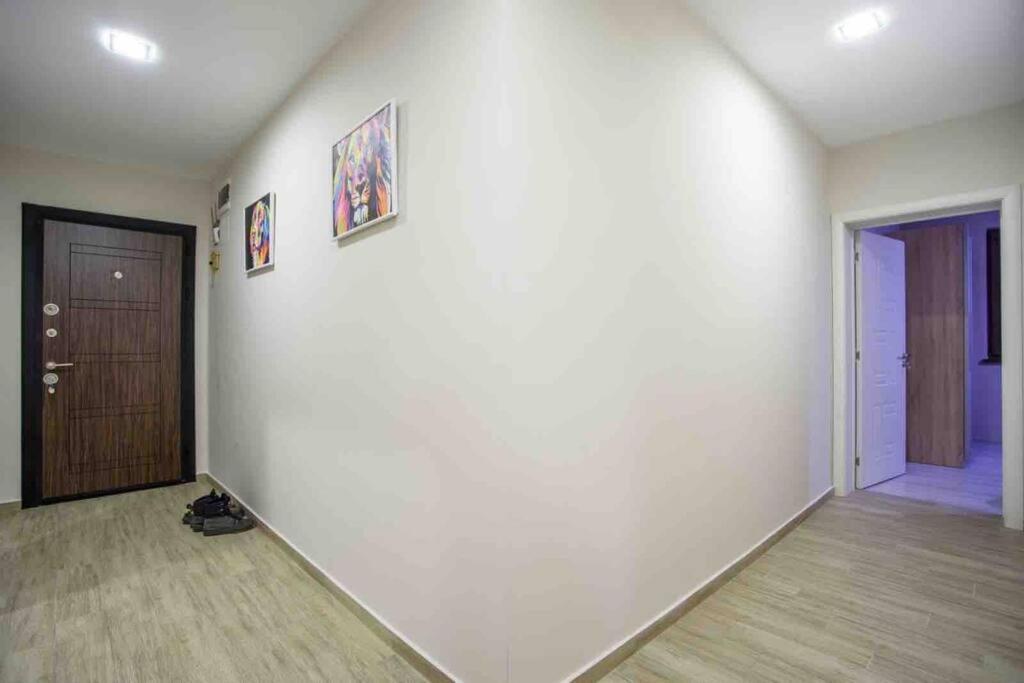 Sunny Spacious Apartment In A Great Location Kazanlŭk Eksteriør billede